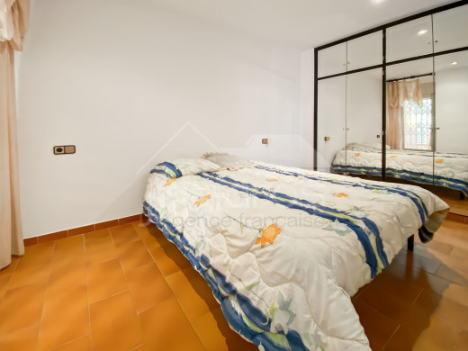 Apartment with a terrace in the centre of Roses, close to the beach