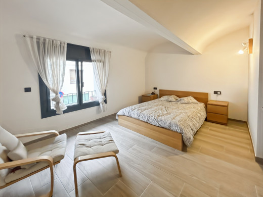 Apartamento dúplex con terraza y garaje en el corazón del Alt Empordà