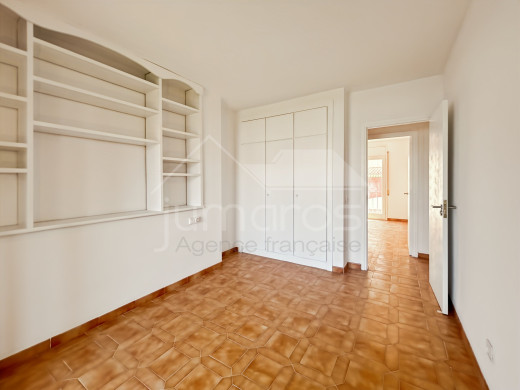 Grand appartement à Gran Reserva, à 300m de la plage, parking privé
