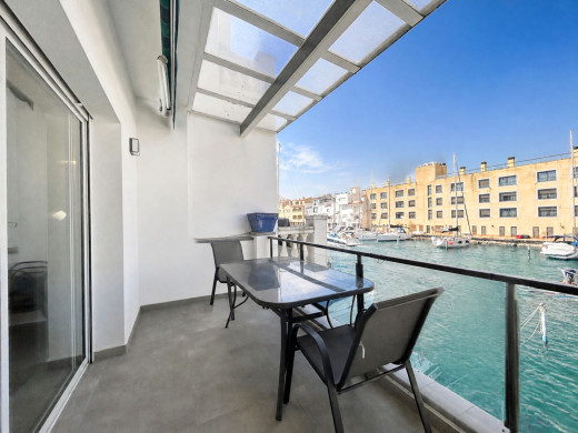Casa con amarre privado de 12 x 4,6 m en Empuriabrava, con licencia turística