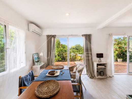 Appartement rénové avec une grande terrasse près de la plage à Llançà