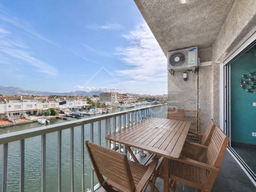 Appartement au dernier étage rénové à Empuriabrava