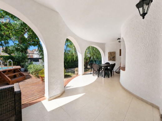 Villa avec piscine, garage et licence touristique à Empuriabrava