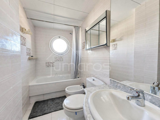 Appartement 2 chambres, vue canal, parking en sous sol