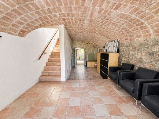 Village house to renovate opposite Bellcaire d’Empordà Castle