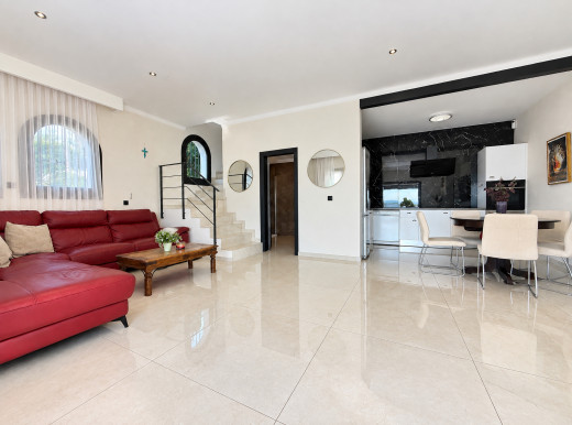Villa mit privatem Pool und Panoramablick auf die Bucht von Roses.