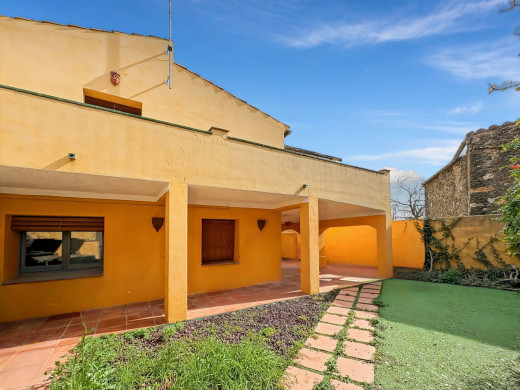 Maison avec licence touristique de location à Garriguella