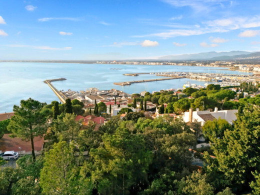 Turnkey project in one of Roses' most popular districts