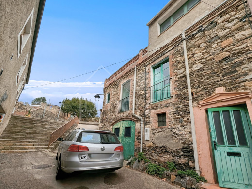 Charmante maison à rénover à Rabos, idéalement située entre plages et frontière française