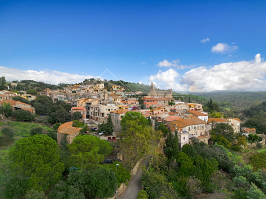 Charmante maison à rénover à Rabos, idéalement située entre plages et frontière française