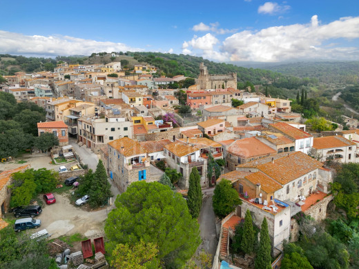 Charmante maison à rénover à Rabos, idéalement située entre plages et frontière française