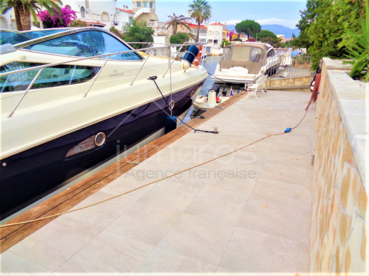 Maison au canal, 4 chambres, piscine, garage et parking