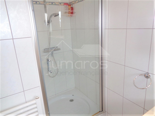 Maison au canal, 4 chambres, piscine, garage et parking