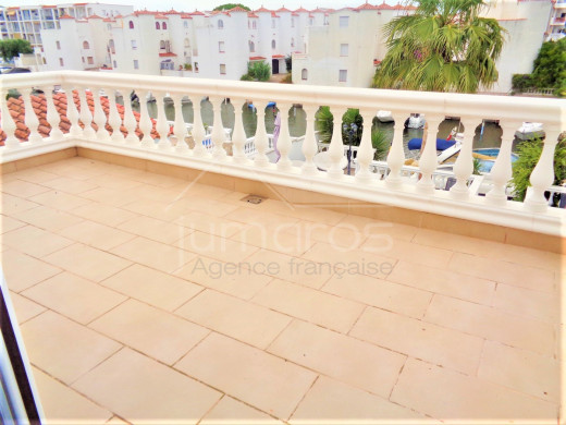 Maison au canal, 4 chambres, piscine, garage et parking