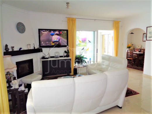 Maison au canal, 4 chambres, piscine, garage et parking