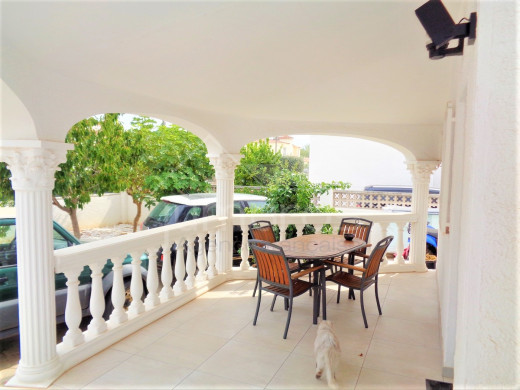 Maison au canal, 4 chambres, piscine, garage et parking