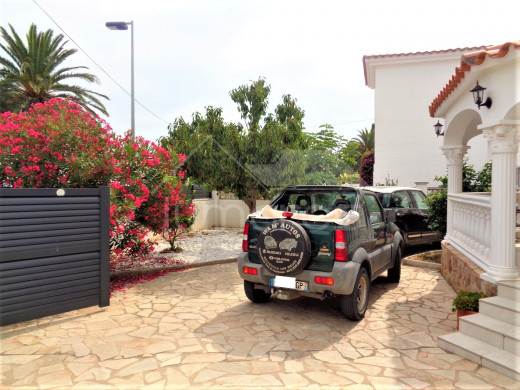 Maison au canal, 4 chambres, piscine, garage et parking