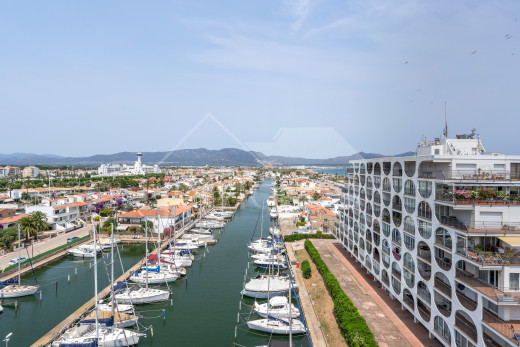 Appartement avec parking et cave proche de la plage à Empuriabrava