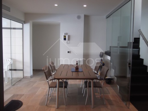 4 chambres, 535m2, piscine intérieur et 2 amarres privés