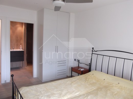 4 chambres, 535m2, piscine intérieur et 2 amarres privés