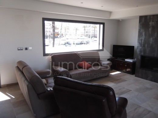 4 chambres, 535m2, piscine intérieur et 2 amarres privés