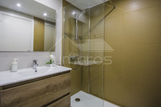 42m2, rénové, vue canal, terrasse 10m2, piscine communautaire