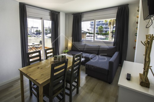 42m2, rénové, vue canal, terrasse 10m2, piscine communautaire