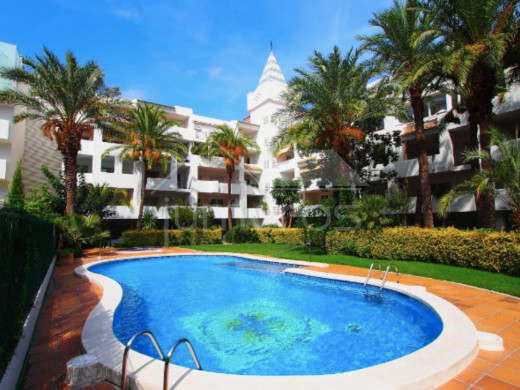 Appartement 2 chambres au dernier étage avec piscine