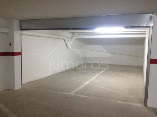 Garage en sous sol dans le centre de Roses