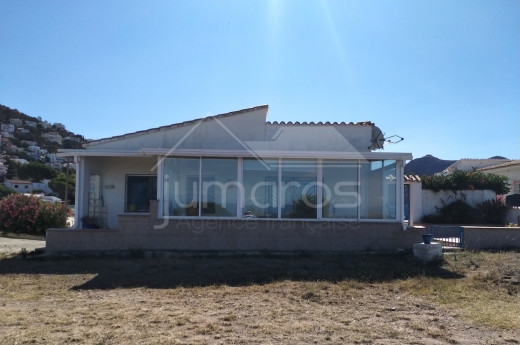 Maison, vue magnifique, de plain-pied, piscine, garage