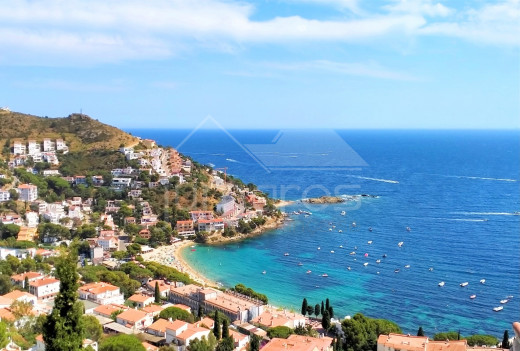 Maison vue mer avec parking et piscine communautaire à Canyelles