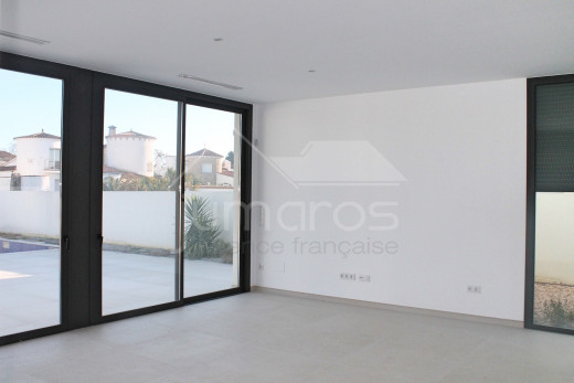 Casa nueva, 4 dormitorios, 4 baños, piscina, amarre