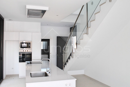 Casa nueva, 4 dormitorios, 4 baños, piscina, amarre