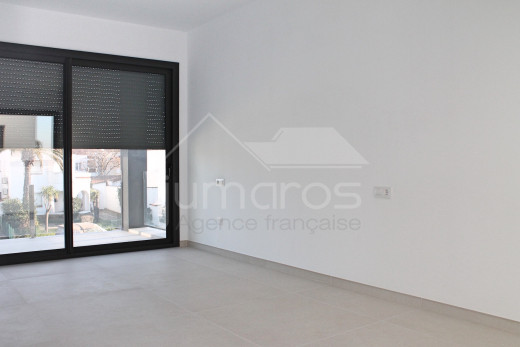 Casa nueva, 4 dormitorios, 4 baños, piscina, amarre