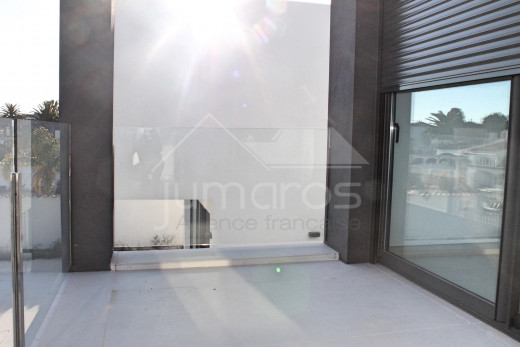 Casa nueva, 4 dormitorios, 4 baños, piscina, amarre
