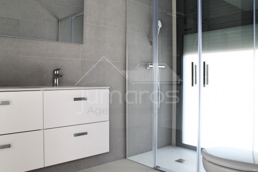 Casa nueva, 4 dormitorios, 4 baños, piscina, amarre