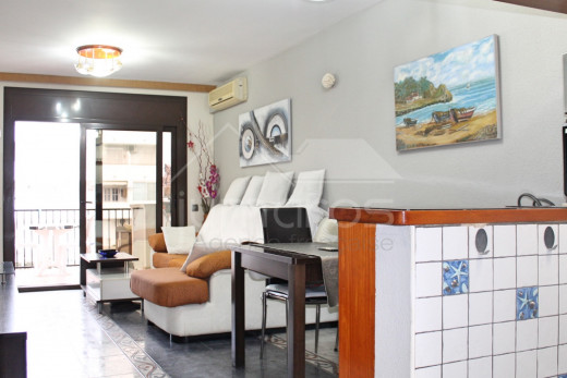 Appartement 2 chambres avec terrasse, vue canal et garage fermé
