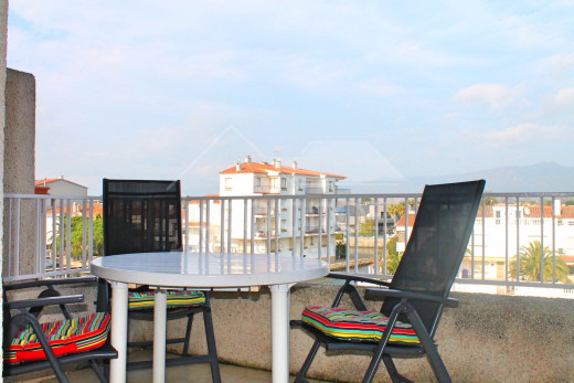 Rénové, vue canal, terrasse et amarre privée