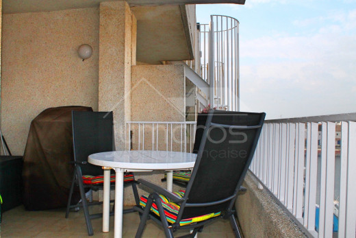 Rénové, vue canal, terrasse et amarre privée