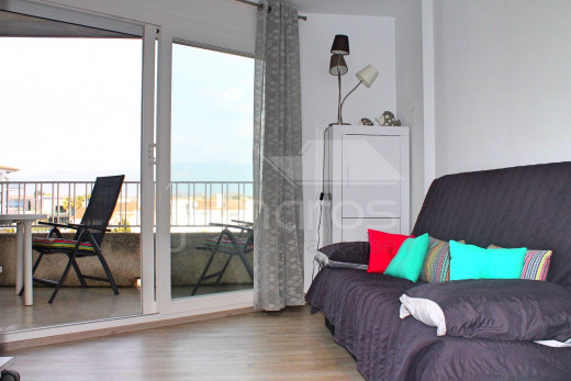 Rénové, vue canal, terrasse et amarre privée