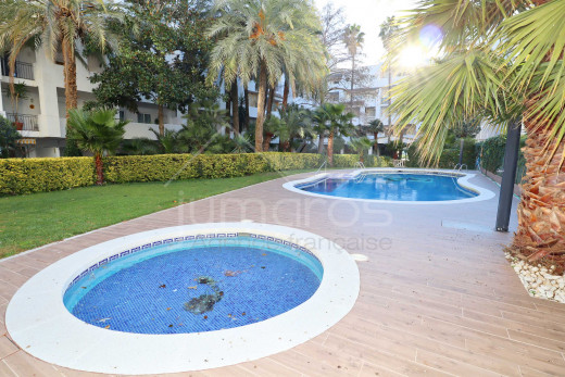 Appartement 2 chambres, terrasse et piscine