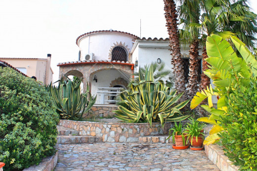 3 chambres, 12,5m d'amarre, 163m2, terrain de 564m2