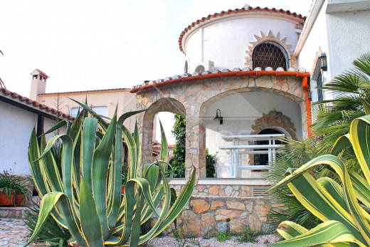 3 chambres, 12,5m d'amarre, 163m2, terrain de 564m2