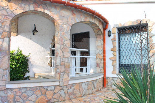 3 chambres, 12,5m d'amarre, 163m2, terrain de 564m2