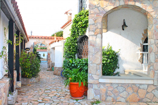 3 chambres, 12,5m d'amarre, 163m2, terrain de 564m2