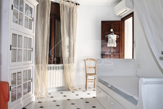 3 chambres, 12,5m d'amarre, 163m2, terrain de 564m2