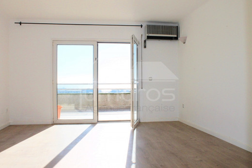 110m2, rénové, 3 chambres, vue mer, centre de Roses