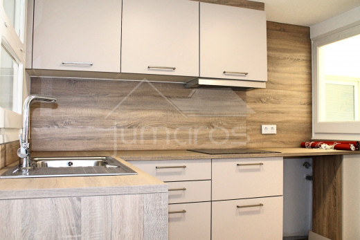110m2, rénové, 3 chambres, vue mer, centre de Roses