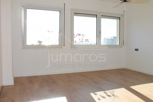 110m2, rénové, 3 chambres, vue mer, centre de Roses
