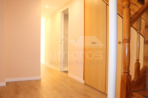110m2, rénové, 3 chambres, vue mer, centre de Roses